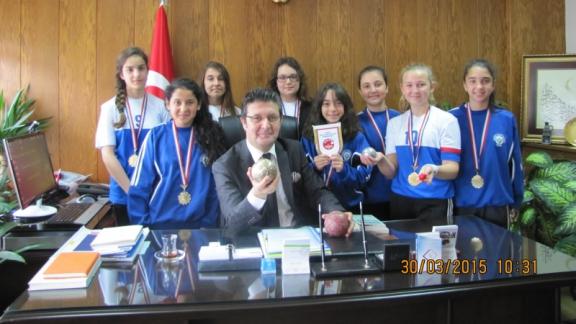 Hasanağa Şehit Piyade Er Kadir Çavuşoğlu Ortaokulu Kız Takımları Bocce Bölge Şampiyonu Oldu