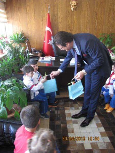 Egeberk anaokulunun 23 Nisan Ulusal Egemenlik ve Çocuk Bayramı ziyareti