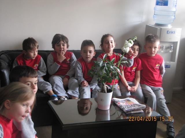 Erce anaokulu öğrencilerinden 23 Nisan Ulusal Egemeenlik ve Cocuk Bayramı nedeniyle ziyaret