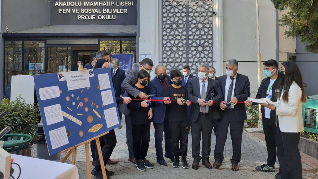 Nilüfer Anadolu İmam Hatip Lisesinde Bilim Fuarı Açıldı