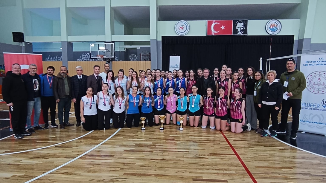 NİLÜFER'DE VOLEYBOLDA ŞAMPİYONLUK GÜNÜ YAŞANDI