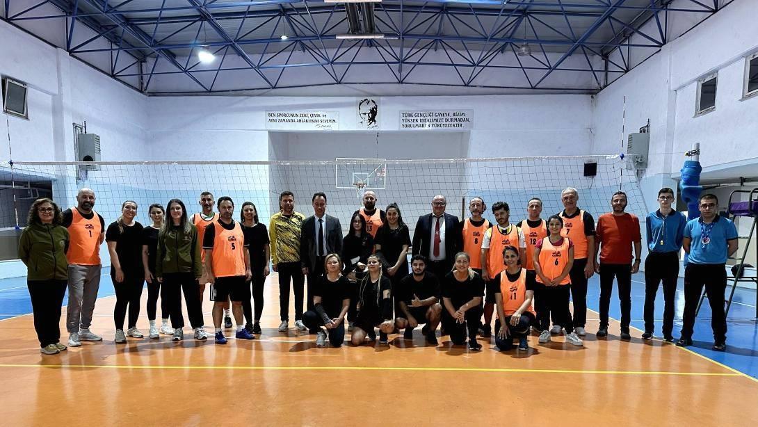 ÖĞRETMENLER ARASI VOLEYBOL TURNUVASI BAŞLADI